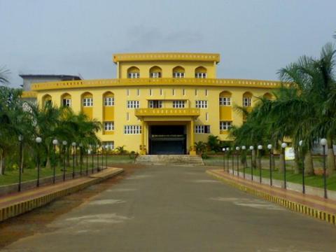 EMEA College of Arts and Science in Keralaq
